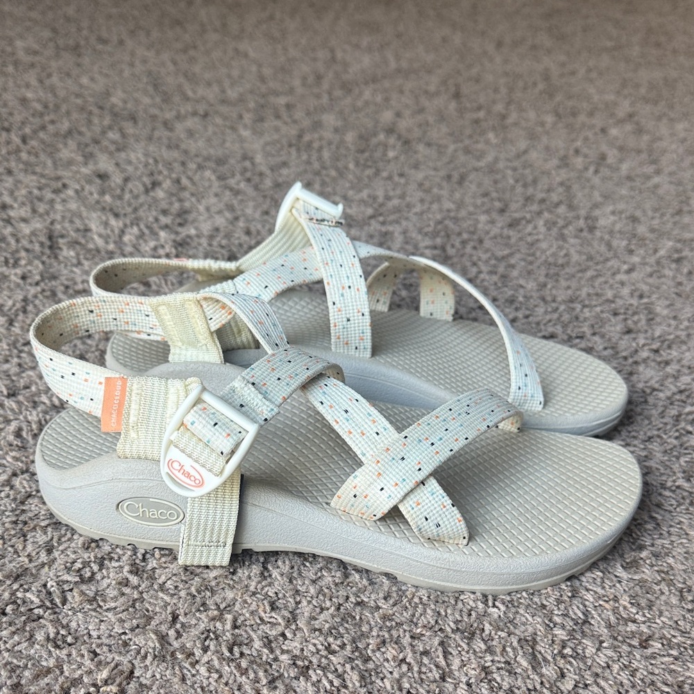 Chaco Women’s Sandals - light grey/tan w/ colorful confetti print, Sz. 8 PERFECT